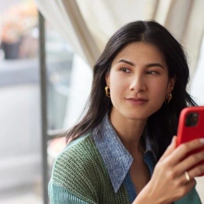 Femme avec téléphone