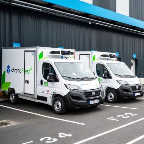 facette_camion_frigorifique_avec_hayon.jpg